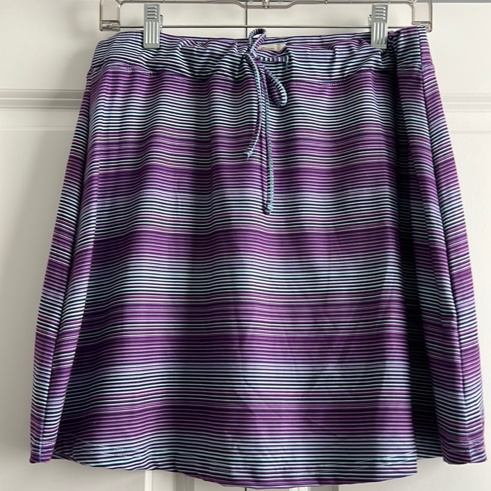 Ladies skirt size M, back pocket and elastic waistband.